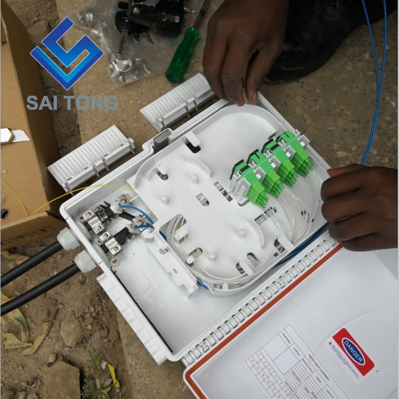 Caja de terminación de 16 núcleos Cixi made16 sc/upc FTTH Caja de distribución de 16 núcleos Prensaestopas de goma resistente al agua Caja de conexiones de fibra Gpon onu